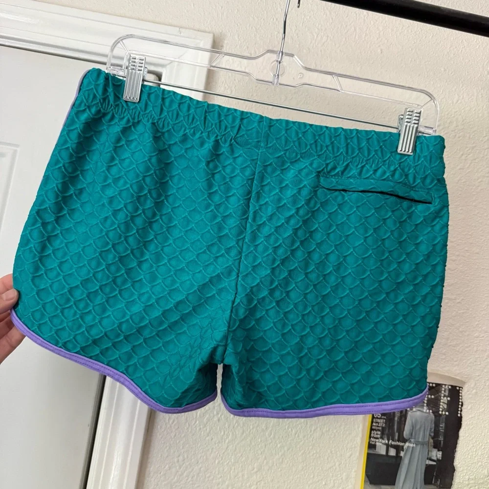 SLICK IT UP New York teal green‎ blue mermaid scales knit hot rounded hem shorts